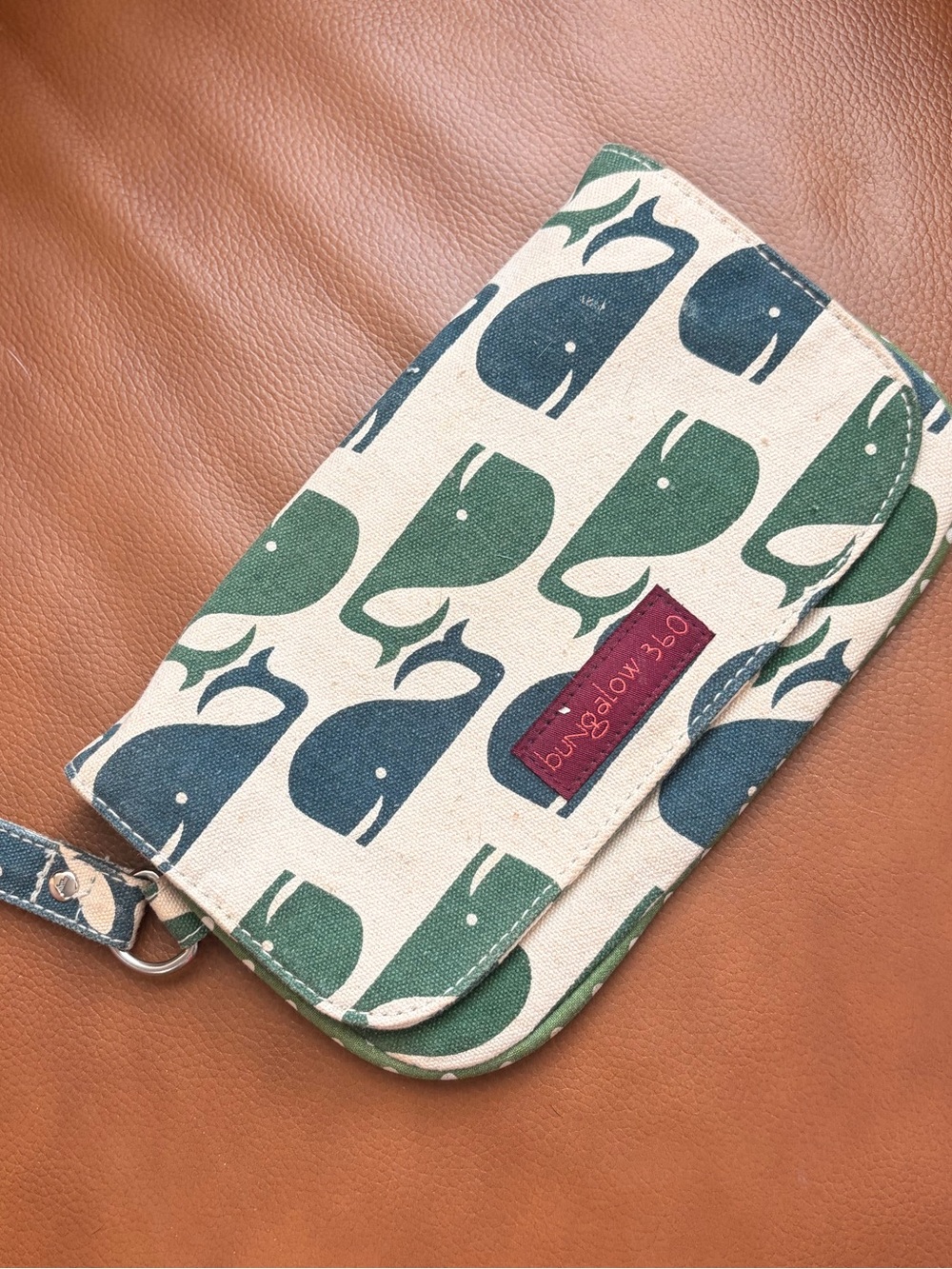 💚💙bungalow 360 🐳Wristlet - Picture 3 of 4
